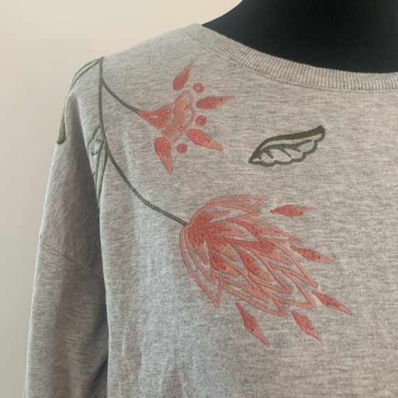Adorable gray embroidered crewneck - Picture 2 of 5